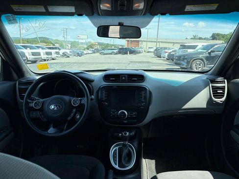 Used 2018 Kia Soul w/ Option Group 020 FWD image 18