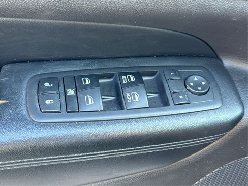 Used 2018 Jeep Grand Cherokee Limited image 37