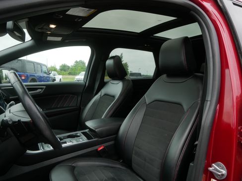 Used 2024 Ford Edge ST-Line w/ Class II Trailer Tow Package AWD/4WD image 18