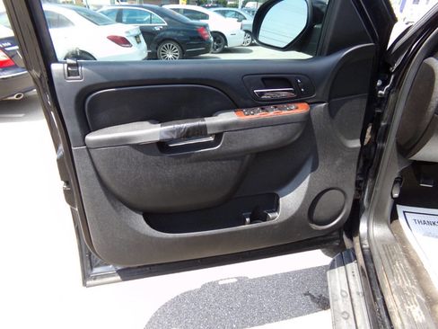 Used 2014 GMC Yukon XL SLT image 21