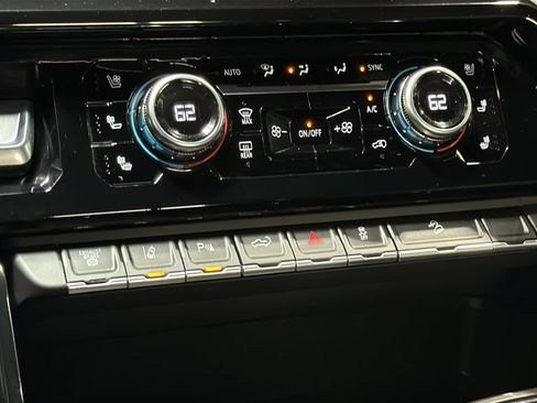 Used 2024 GMC Sierra 2500 AT4 w/ Technology Package AWD/4WD image 30