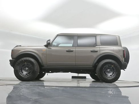 New 2025 Ford Bronco Badlands image 7