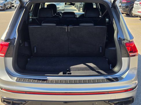 Used 2024 Volkswagen Tiguan SE R-Line w/ MDO Package, Three-Row FWD image 23