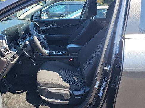 Used 2023 Kia Sportage LX AWD/4WD image 5
