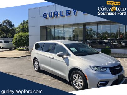 Used 2023 Chrysler Pacifica Touring-L