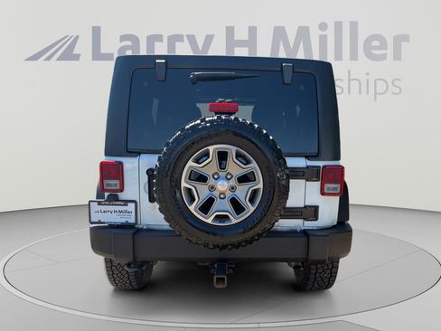 Used 2017 Jeep Wrangler Unlimited Rubicon w/ Connectivity Group AWD/4WD image 4