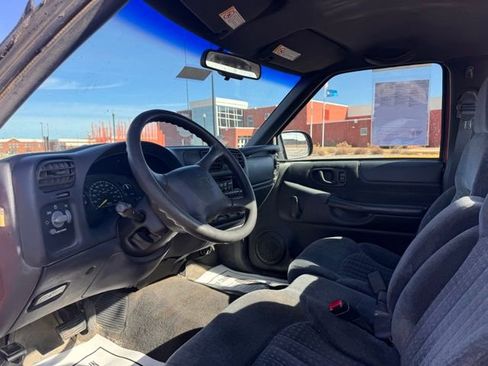 Used 1999 Chevrolet S10 Pickup LS w/ Preferred Equipment Group image 8