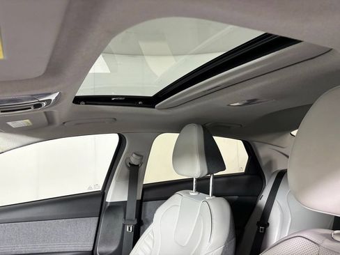 Used 2025 Hyundai Elantra Limited FWD image 31