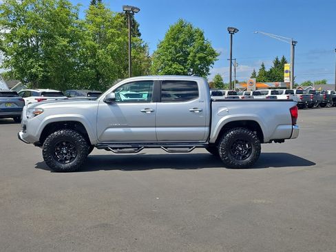 Certified 2022 Toyota Tacoma SR5 AWD/4WD image 6