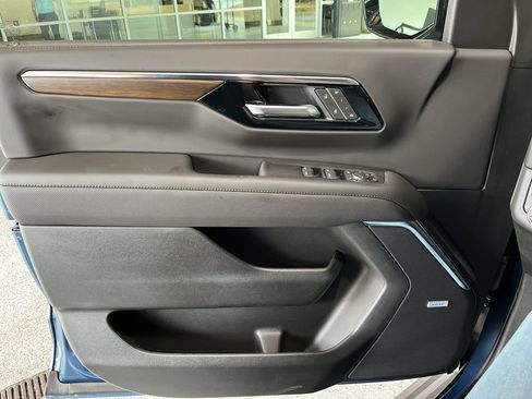 New 2026 Chevrolet Suburban High Country AWD/4WD image 32