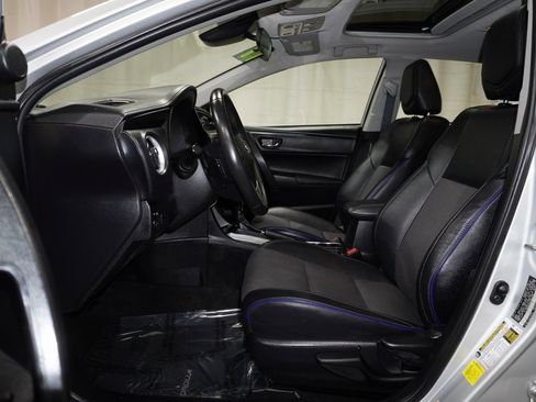 Used 2017 Toyota Corolla SE w/ SE Premium Package image 11