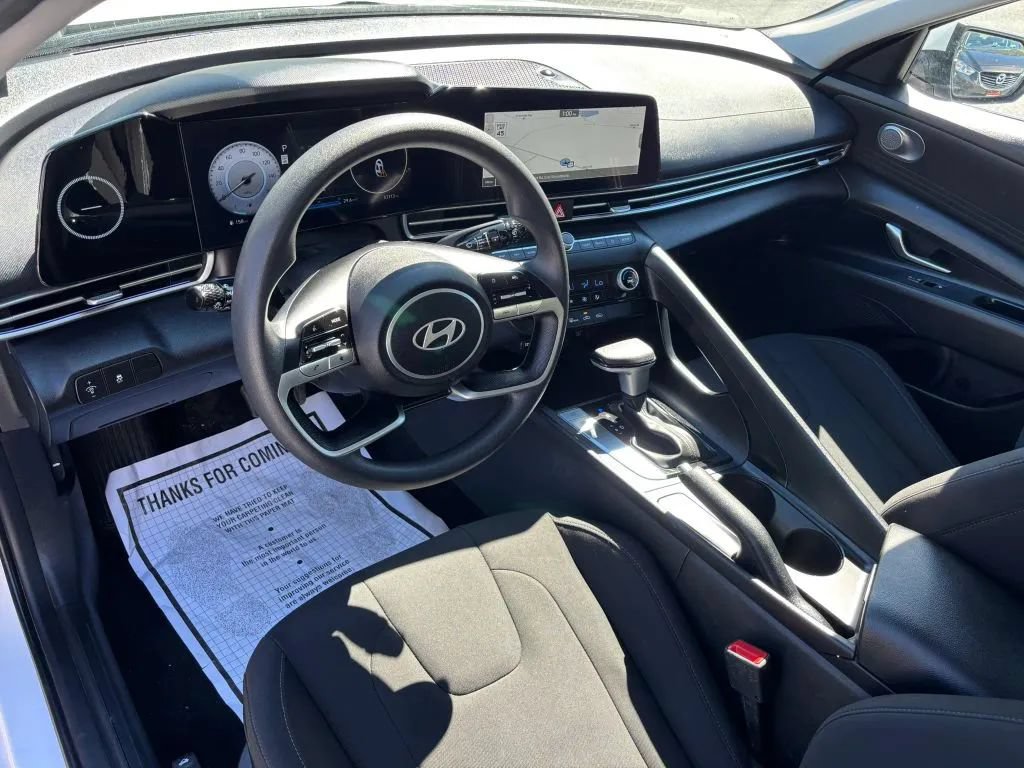Used 2024 Hyundai Elantra SEL FWD image 2