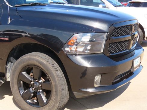 Used 2018 RAM 1500 Express w/ Black Ram 1500 Express Group image 6