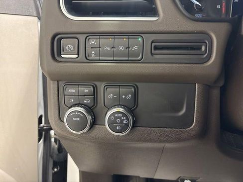 Used 2021 GMC Yukon SLT w/ SLT Premium Package image 10