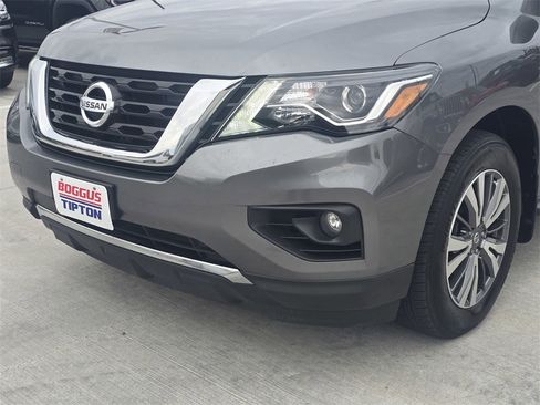 Used 2020 Nissan Pathfinder SV image 9