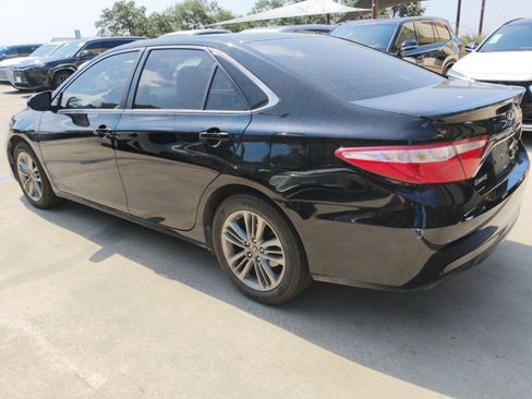 Used 2017 Toyota Camry SE FWD image 2