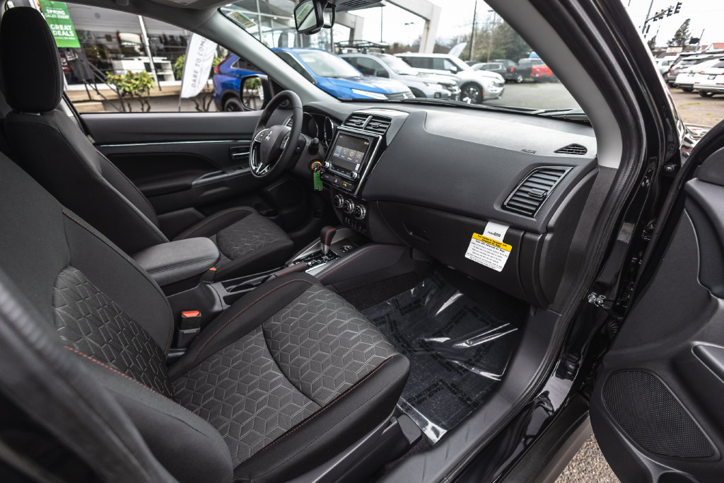 New 2026 Mitsubishi Outlander Sport LE AWD/4WD image 32