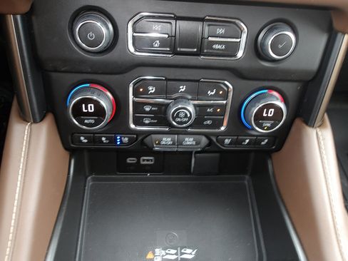 Used 2023 Chevrolet Suburban High Country AWD/4WD image 22