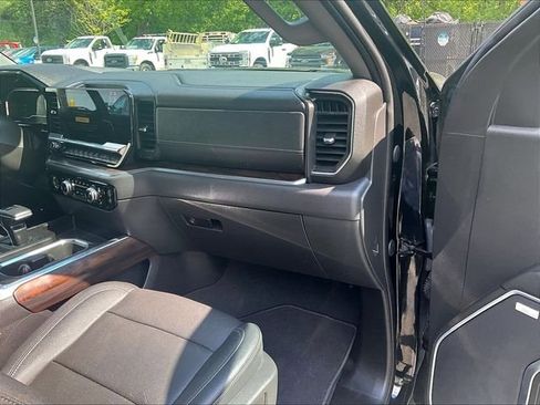 Used 2023 GMC Sierra 1500 SLT w/ SLT Premium Package AWD/4WD image 17