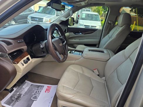 Used 2016 Cadillac Escalade Luxury RWD image 8