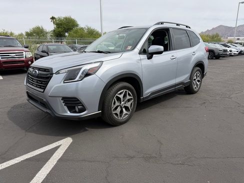 Used 2023 Subaru Forester Premium AWD/4WD image 3