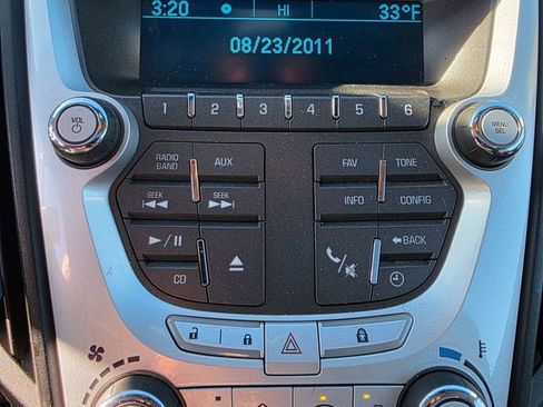 Used 2011 Chevrolet Equinox LT image 11