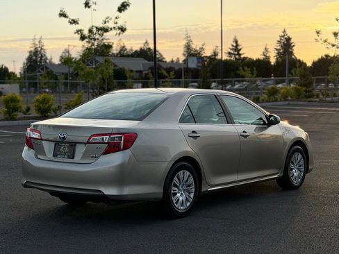Used 2013 Toyota Camry LE FWD image 6