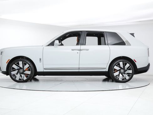 Used 2026 Rolls-Royce Cullinan image 3