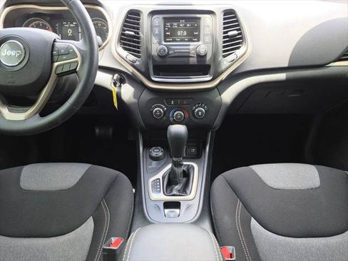 Certified 2018 Jeep Cherokee Latitude AWD/4WD image 15