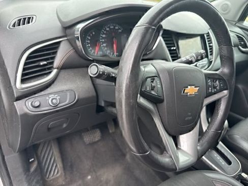 Used 2018 Chevrolet Trax LT w/ LT Convenience Package FWD image 8
