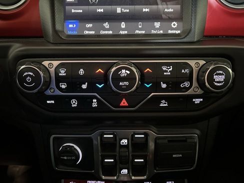 Used 2023 Jeep Wrangler Unlimited Rubicon w/ Cold Weather Group AWD/4WD image 28
