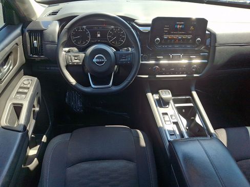 Certified 2024 Nissan Pathfinder SV w/ Black Appearance Package FWD image 11
