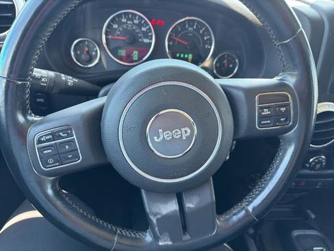 Used 2012 Jeep Wrangler Unlimited Sahara w/ Connectivity Group AWD/4WD image 12