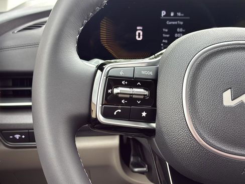 New 2026 Kia Carnival EX FWD image 33