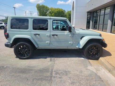 Used 2024 Jeep Wrangler Unlimited Sahara w/ Technology Group AWD/4WD image 1