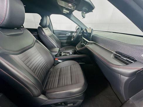 Used 2025 Ford Explorer ST-Line w/ ST-Line Street Pack image 33