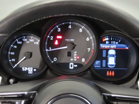 Certified 2022 Porsche Macan AWD/4WD image 16