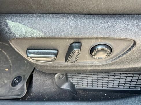 Used 2025 Toyota Sienna Platinum AWD/4WD image 21