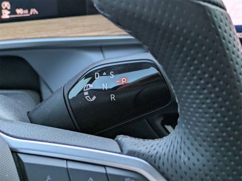 Certified 2026 Volkswagen Tiguan SEL R-Line image 40