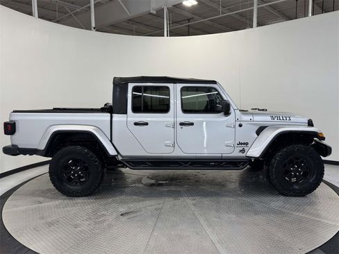 Used 2022 Jeep Gladiator Sport image 8