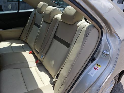 Used 2013 Toyota Camry XLE w/ Leather Pkg FWD image 16