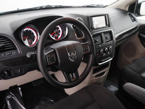 Used 2020 Dodge Grand Caravan SE w/ UConnect Hands-Free Group FWD image 21