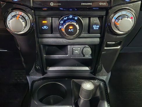 Used 2022 Toyota 4Runner TRD Off-Road Premium AWD/4WD image 39