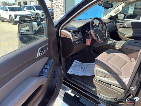 Used 2020 GMC Yukon XL Denali w/ Denali Premium Package AWD/4WD image 20