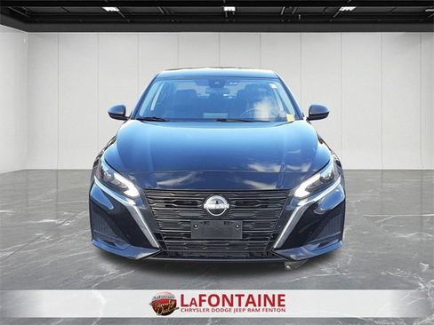 Used 2024 Nissan Altima 2.5 SV image 8