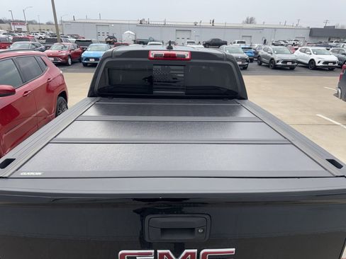 Used 2022 GMC Canyon AT4 image 3
