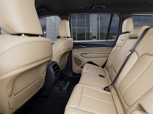 New 2025 Jeep Grand Cherokee L Limited image 23