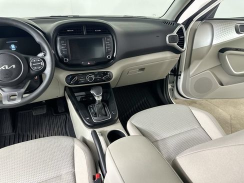 Used 2025 Kia Soul LX w/ LX Technology Package FWD image 19