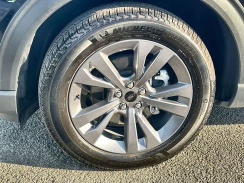 Used 2025 Ford Explorer Active w/ Active Comfort Package image 12