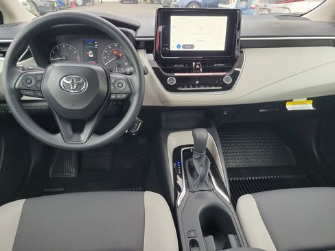 Used 2025 Toyota Corolla LE image 10